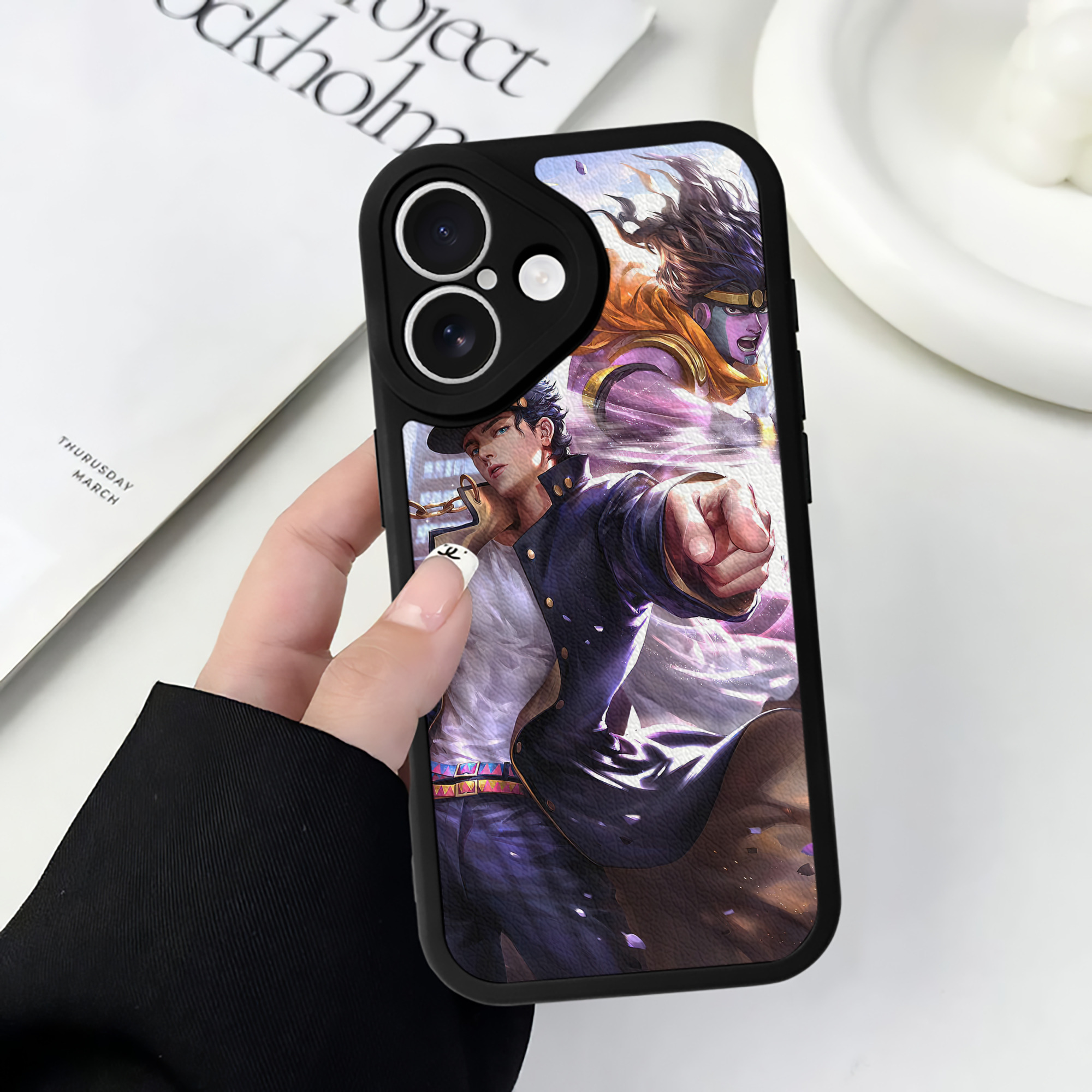 （画像用） ジョジョの奇妙な冒険 JoJo's Bizarre Adventure 【iPhone 16シリーズ対応】シリコンスマホケース（レザー調） 材質：シリコン